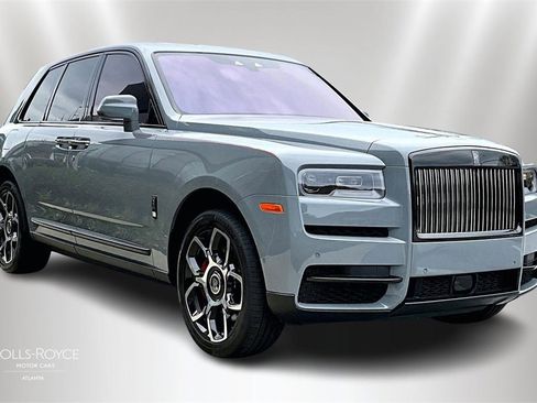 Used 2024 Rolls-Royce Cullinan Black Badge image 2