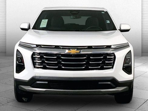 Used 2025 Chevrolet Equinox LT image 2
