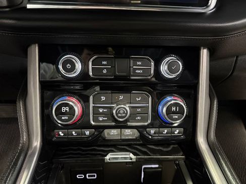 Used 2024 GMC Yukon Denali AWD/4WD image 23
