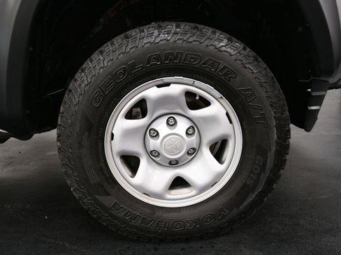 Certified 2019 Toyota Tacoma SR image 9