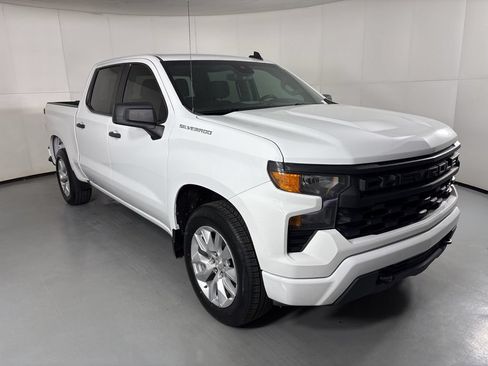 Used 2023 Chevrolet Silverado 1500 Custom RWD image 2