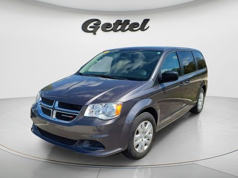Used 2018 Dodge Grand Caravan SE w/ UConnect Hands-Free Group image 2