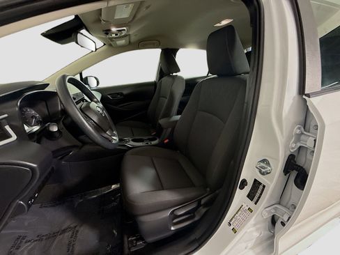 Used 2025 Toyota Corolla LE image 21