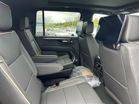 New 2026 Chevrolet Suburban Premier AWD/4WD image 18