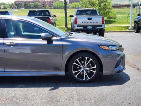 Used 2018 Toyota Camry SE w/ Moonroof Package FWD image 8