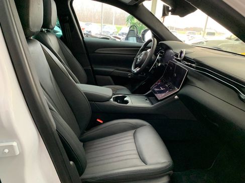 Used 2024 Maserati Grecale GT image 12