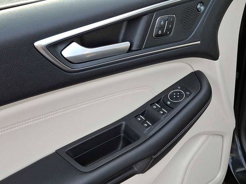 Used 2022 Ford Edge Titanium image 28