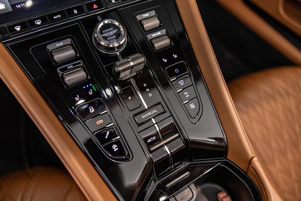 Used 2025 Aston Martin DB12 Convertible RWD image 28
