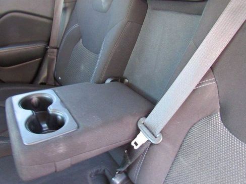 Used 2019 Jeep Cherokee Latitude w/ Popular Appearance Group AWD/4WD image 20