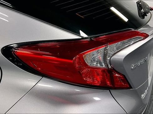 Used 2018 Toyota C-HR XLE FWD image 21