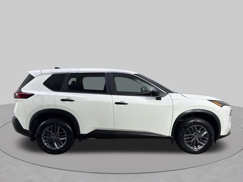 Used 2023 Nissan Rogue S AWD/4WD image 35