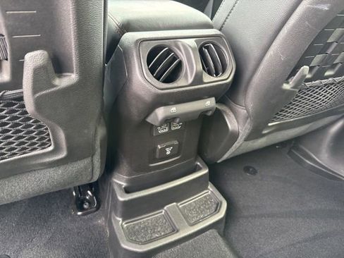 Used 2019 Jeep Wrangler Unlimited Rubicon AWD/4WD image 18