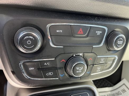 Used 2018 Jeep Compass Latitude w/ Popular Equipment Group AWD/4WD image 26