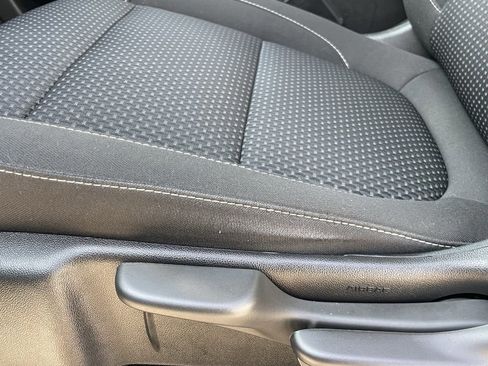 Used 2023 GMC Acadia SLE image 22