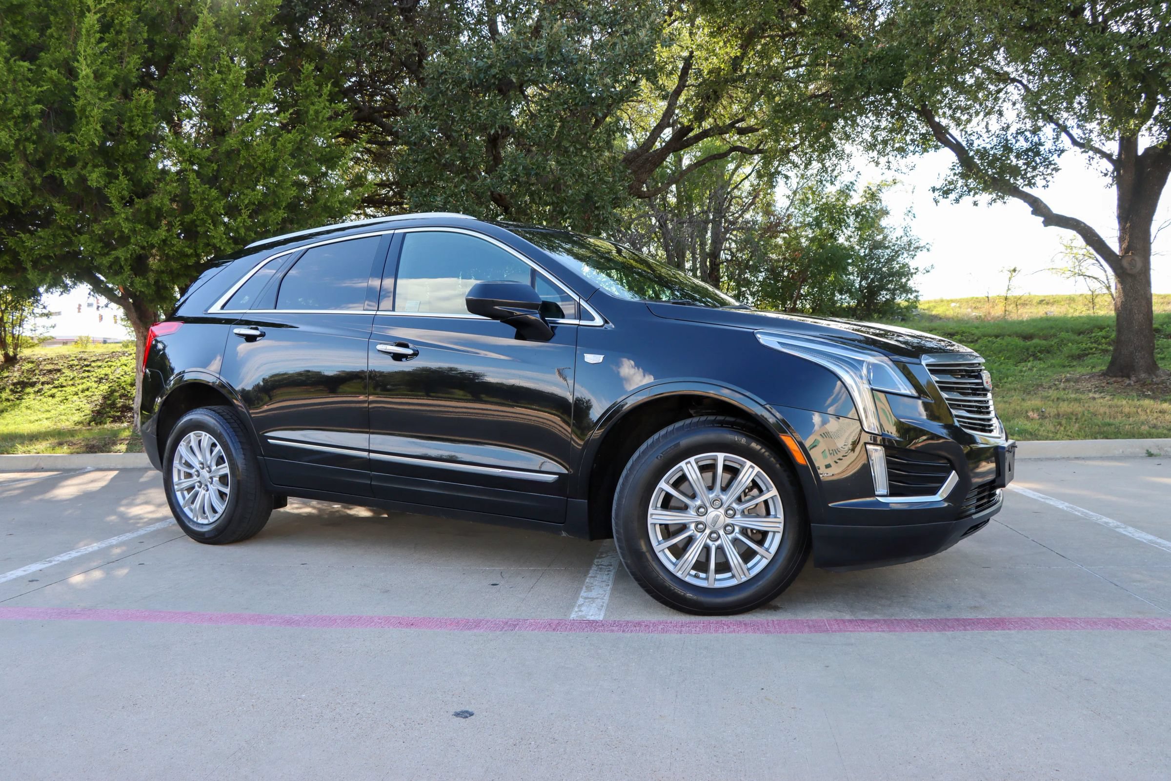 Used 2019 Cadillac XT5 FWD image 1