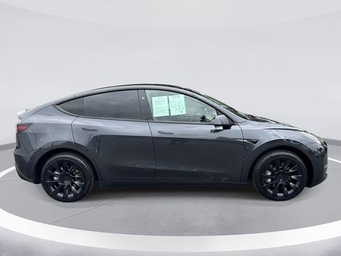 Used 2024 Tesla Model Y Long Range AWD/4WD image 3
