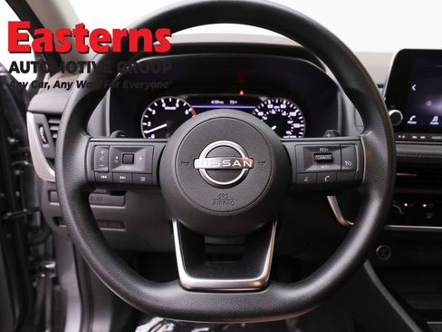 Used 2023 Nissan Rogue S AWD/4WD image 10