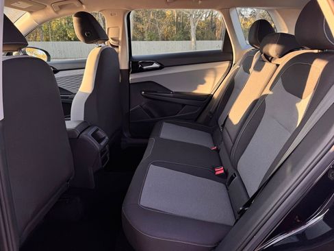 Used 2024 Volkswagen Taos S image 9