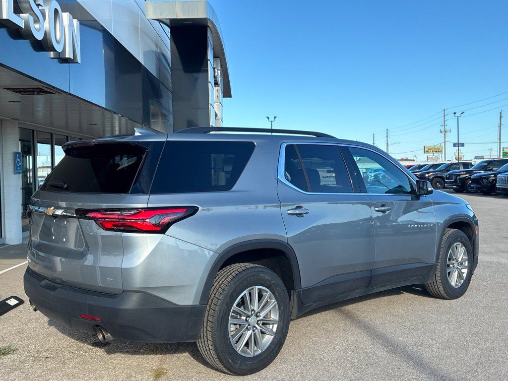 Used 2023 Chevrolet Traverse LT FWD image 3