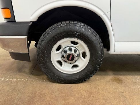 Used 2017 GMC Savana 2500 image 92