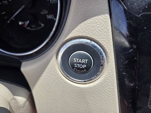 Used 2015 Nissan Rogue SV FWD image 17