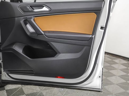 Used 2019 Volkswagen Tiguan SE w/ Panoramic Sunroof Package image 49