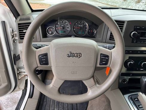 Used 2007 Jeep Grand Cherokee Laredo image 12