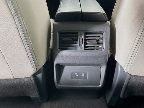 Used 2025 Nissan Rogue SV image 27