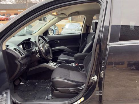 Used 2013 Mitsubishi Outlander SE image 33