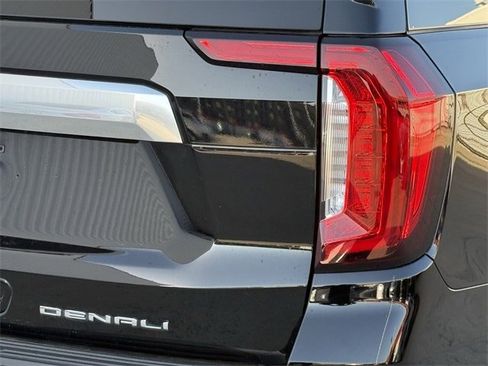 Used 2022 GMC Yukon XL Denali image 7