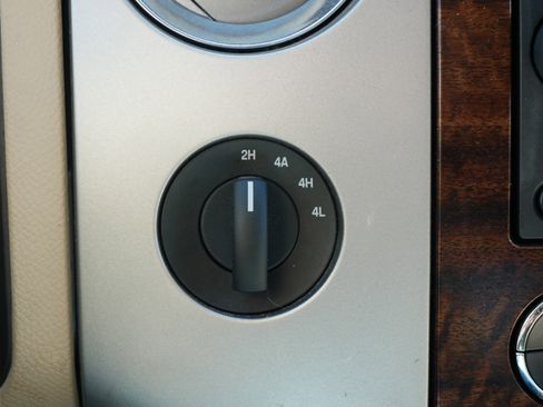 Used 2013 Ford Expedition XLT image 29