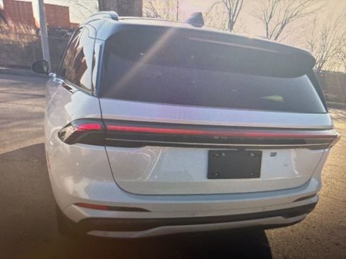 Used 2024 Lincoln Nautilus Reserve w/ Equipment Group 202A image 11