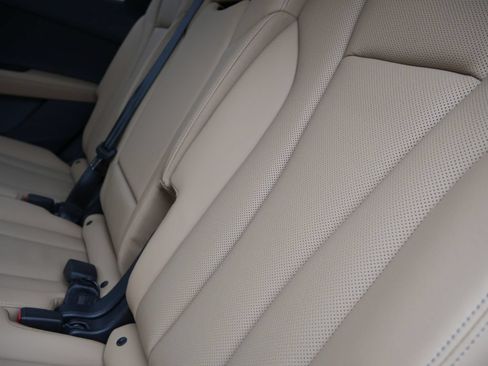 Used 2025 Audi Q7 3.0T Premium Plus w/ Premium Plus Package AWD/4WD image 27