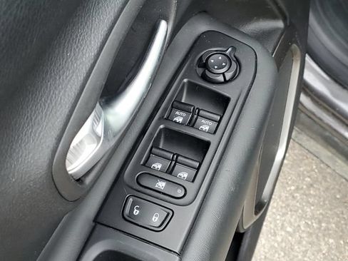 Used 2020 Jeep Renegade Limited AWD/4WD image 10