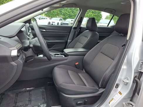 Used 2024 Nissan Altima 2.5 SV FWD image 24