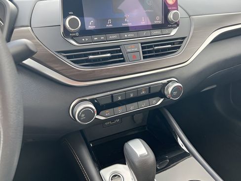 Used 2023 Nissan Altima 2.5 SV image 18