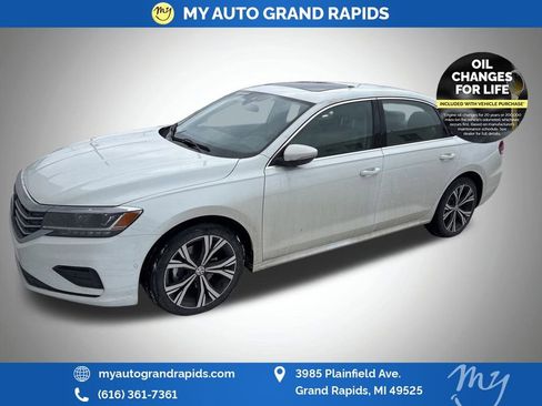 Used 2020 Volkswagen Passat 2.0T SEL image 2