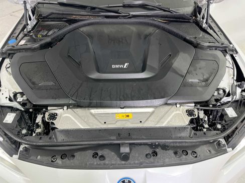 Used 2025 BMW i4 xDrive40i image 18