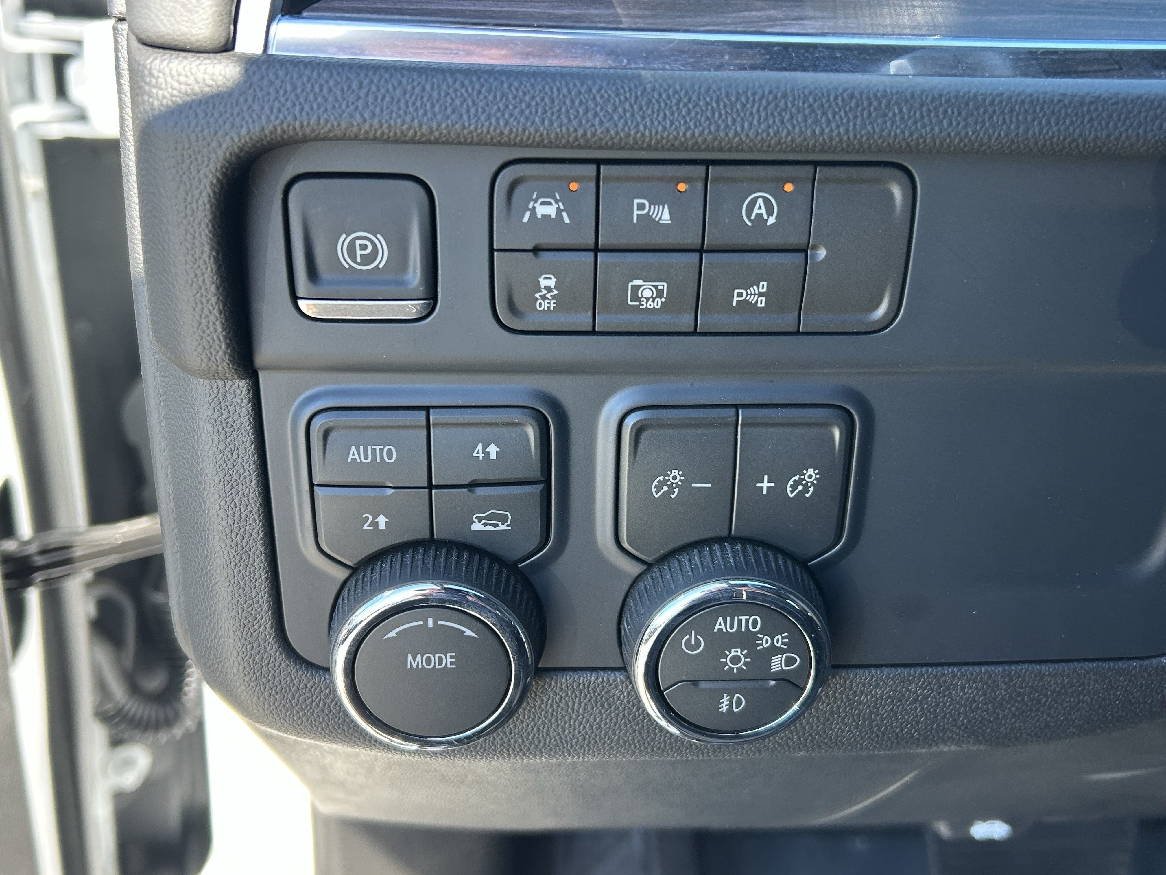 Used 2026 Chevrolet Suburban LT w/ Comfort Package AWD/4WD image 22