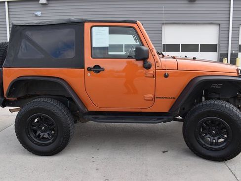 Used 2010 Jeep Wrangler Mountain image 7