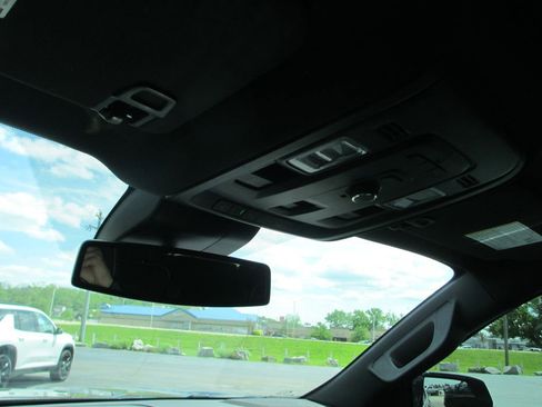Used 2023 GMC Yukon SLT AWD/4WD image 33