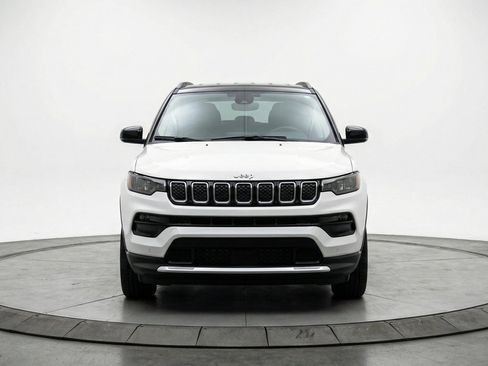 Used 2025 Jeep Compass Limited AWD/4WD image 2