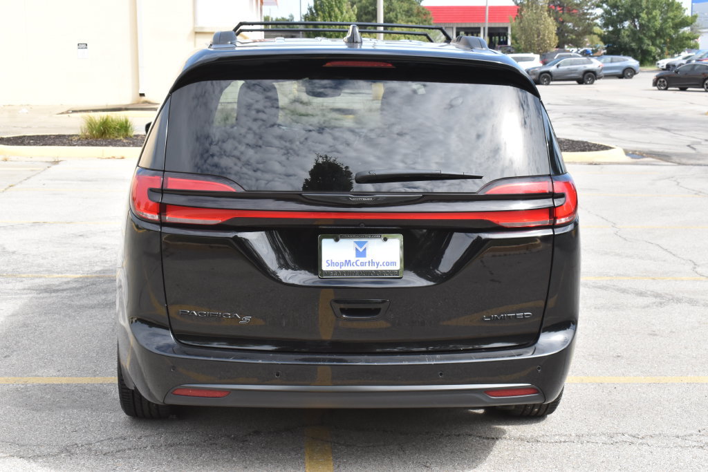 Used 2025 Chrysler Pacifica Limited FWD image 12
