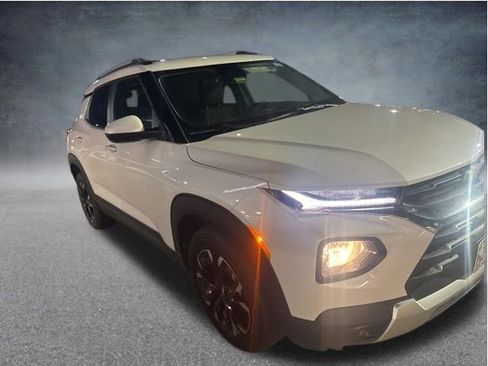 Used 2021 Chevrolet TrailBlazer LT w/ Convenience Package FWD image 9