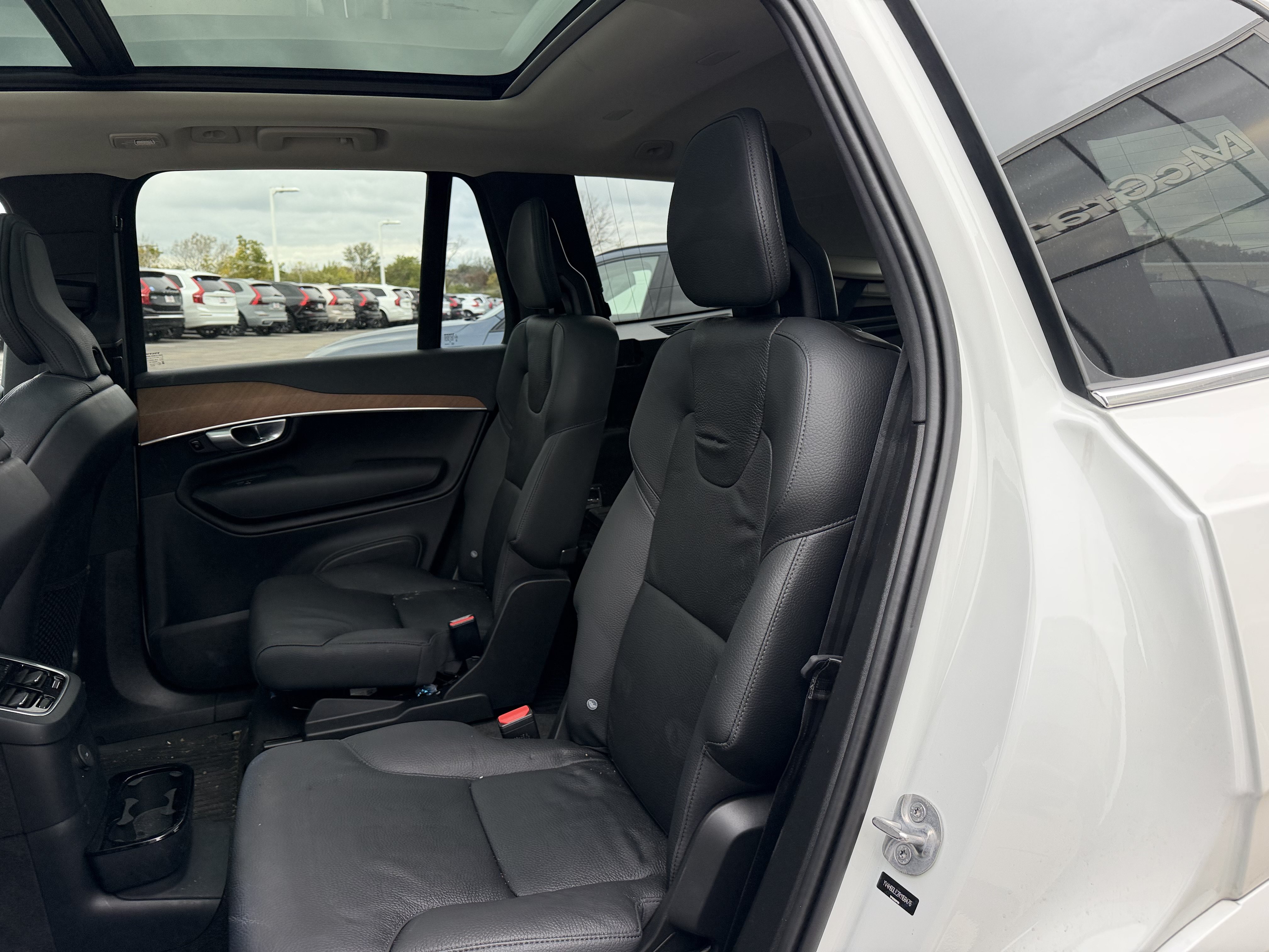 Used 2024 Volvo XC90 T8 Plus w/ Protection Package Premier AWD/4WD image 10