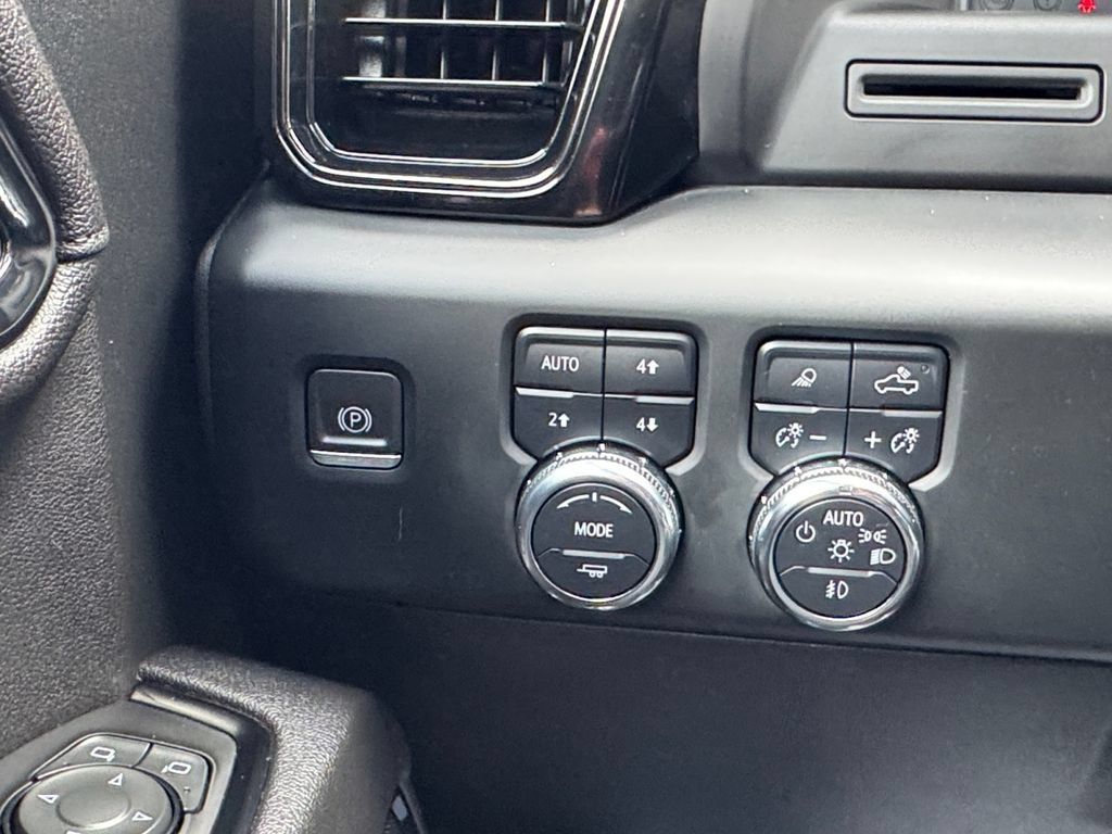 Used 2023 GMC Sierra 1500 AT4 w/ AT4 Premium Package AWD/4WD image 15
