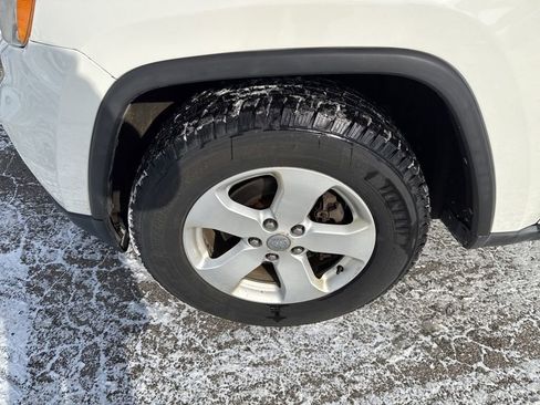 Used 2011 Jeep Grand Cherokee Laredo image 18