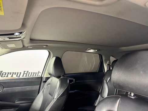 Used 2024 Kia Sorento S w/ Panoramic Sunroof Package image 12