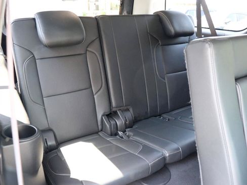 Used 2019 GMC Yukon XL SLT w/ Open Road Package AWD/4WD image 14