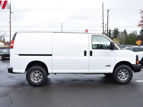 Used 2006 Chevrolet Express 3500 image 6